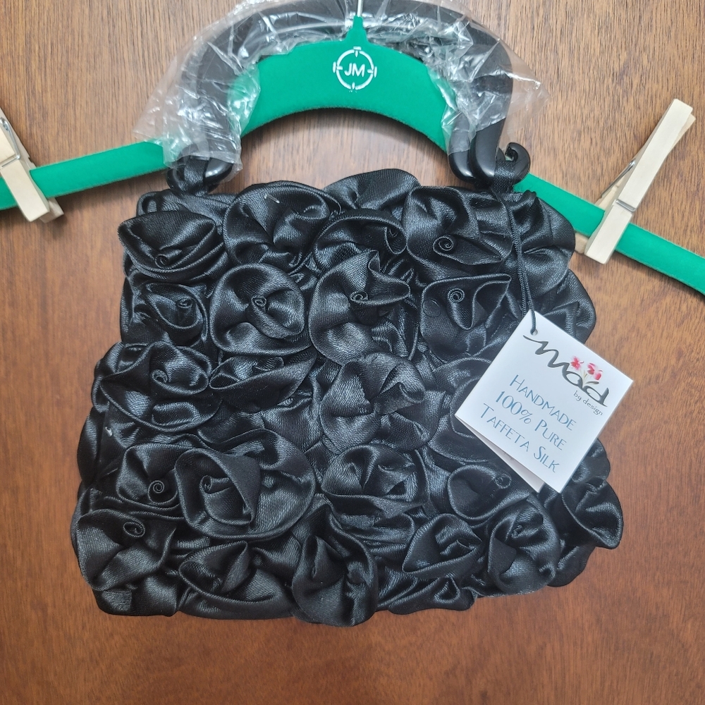 NWT.  Mod by Design. 100% Silk Handbag.  (778)